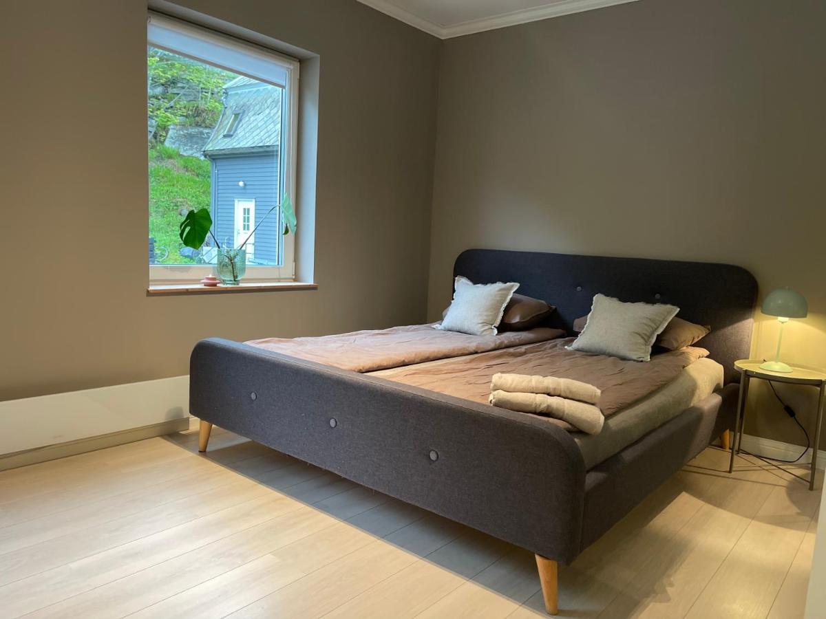 Charming Apartment In Alesund Center With Free Parking Buitenkant foto